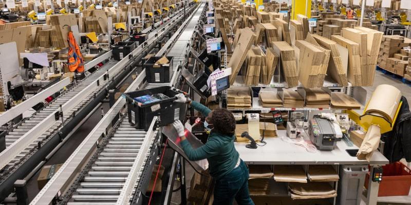 Quick and precise order processing.jpg Quick and precise order processing